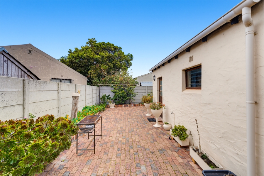 2 Bedroom Property for Sale in Edgemead Western Cape